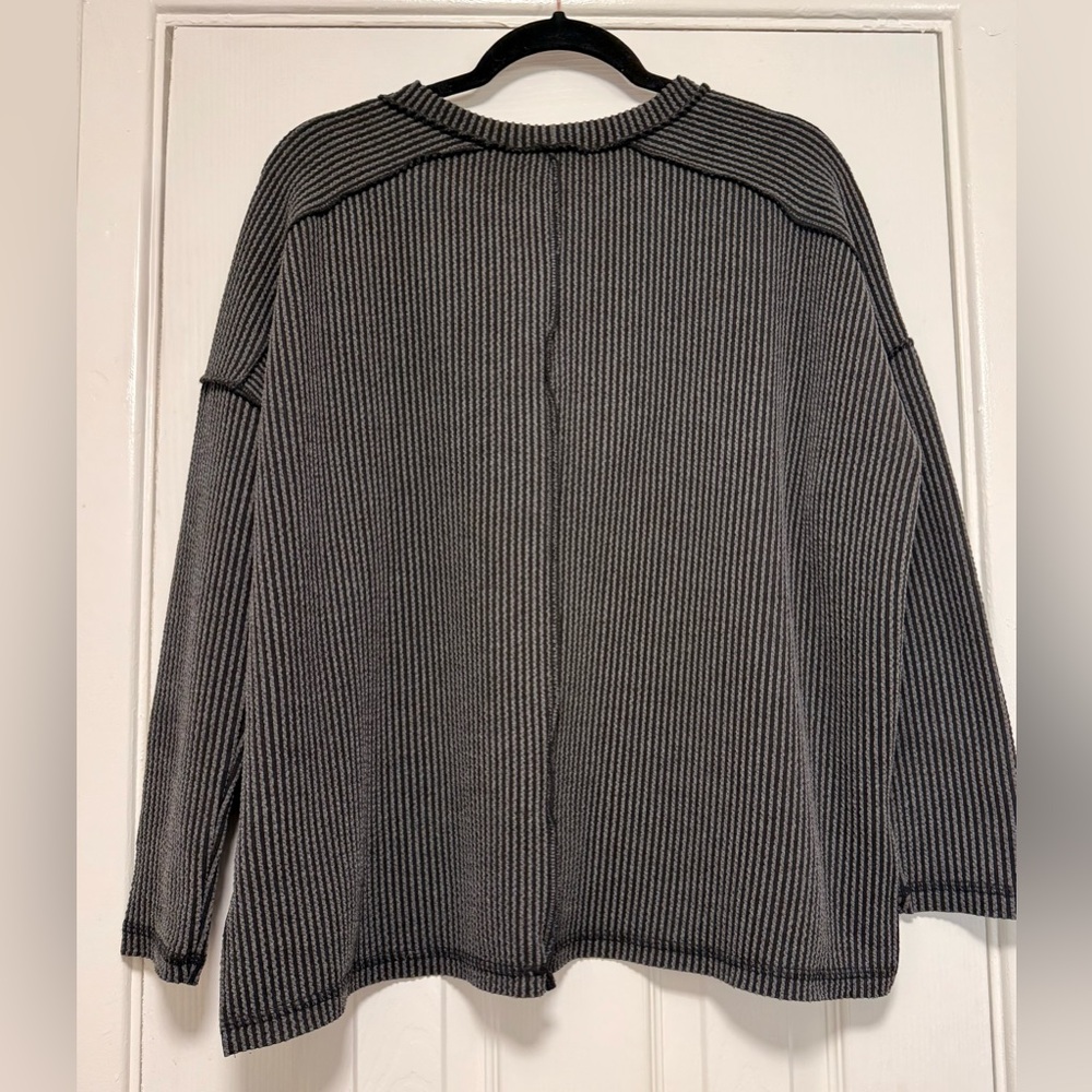 Zenana Outfitters Black and White Ribbed Top - Picture 6 of 8